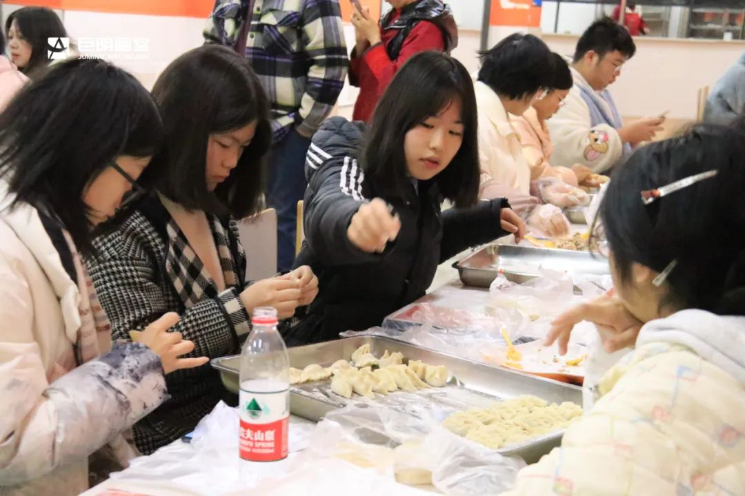 巨明画室欢庆小年丨饺子香，春联美，红包暖，共绘团圆佳节